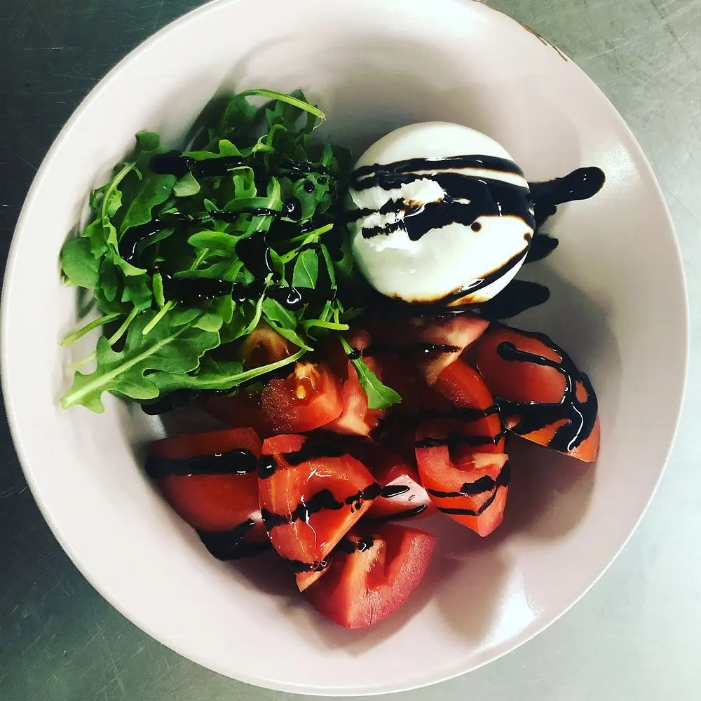 Plats tradicionals elaborats amb productes frescos al Restaurant La Colònia